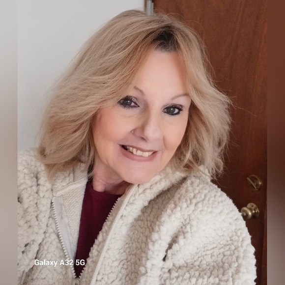 Meet your Posher, Sharon - Picture 1 of 1